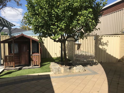 Hillarys Family Holiday Home - VIC Tourism 3