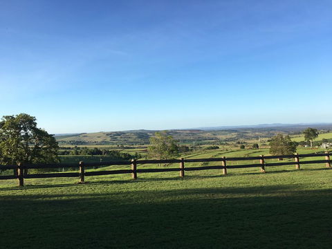 Hillview Cottages - VIC Tourism 0