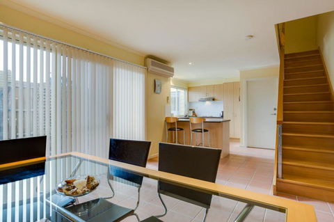 Holidays At Hollydene - VIC Tourism 0