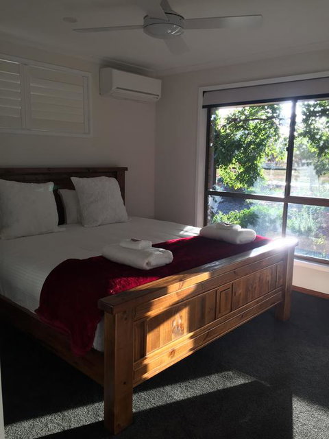 Holly House BnB - VIC Tourism 0