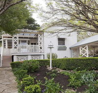 Hollyoak Cottage - delightful ducks and doileys - VIC Tourism