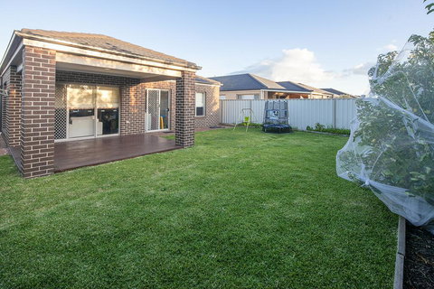 Homely Getaways In Central Pakenham - Pet Friendly - VIC Tourism 1