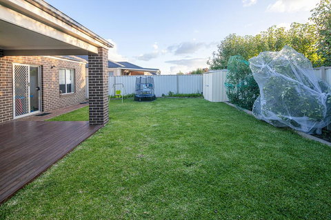 Homely Getaways In Central Pakenham - Pet Friendly - VIC Tourism 3