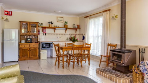 Honeysuckle Cottages - VIC Tourism 2