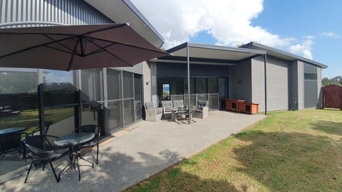 Hoof & Hound Country Escape - VIC Tourism 0