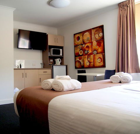 Hotel Gracelands - VIC Tourism 3