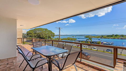 Island View 4 -Opposite Wallis Lake! - VIC Tourism 0