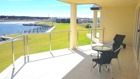 Island Waterfront Getaway - WiFi - VIC Tourism 0