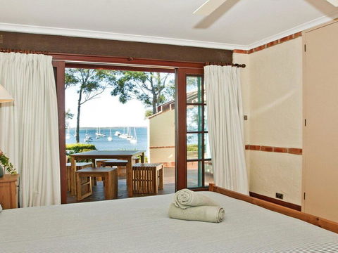 Izba - Mediterranean Style Hideaway - VIC Tourism 3