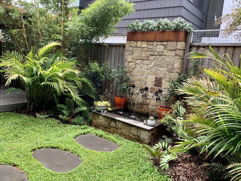 Jacaranda Garden Retreat - VIC Tourism 0
