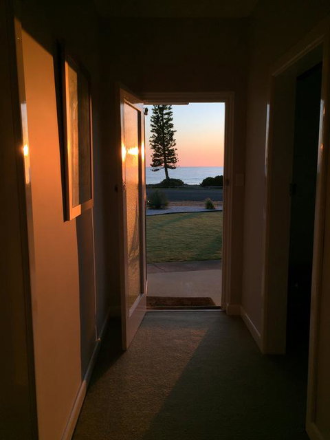 Jewel Of The South Beachside Holiday Rental - VIC Tourism 2