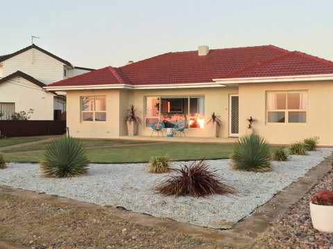 Jewel Of The South Beachside Holiday Rental - VIC Tourism 0