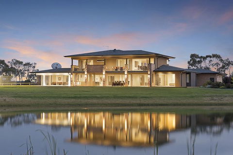 Jolong Park Club House - VIC Tourism 0