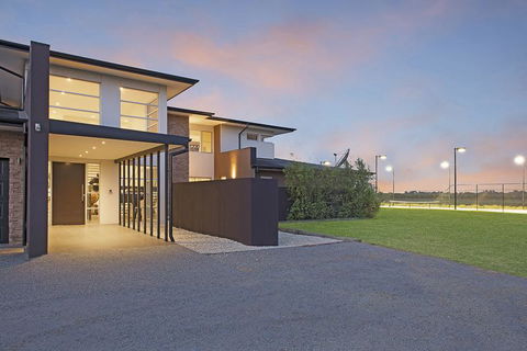 Jolong Park Club House - VIC Tourism 3