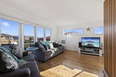 Jubilee Ave 10, Ulladulla - VIC Tourism 0