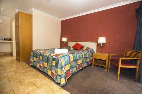 Kalgoorlie Overland Motel - VIC Tourism 1