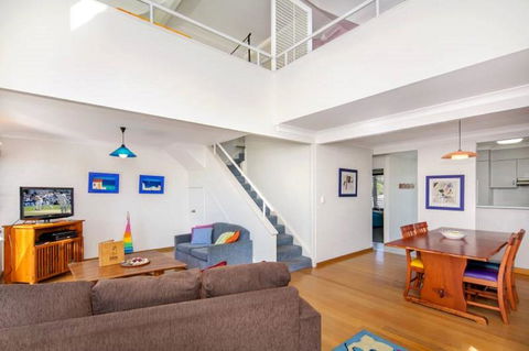 Kendall Beach Apartments 5 - Belongil Beach - VIC Tourism 1