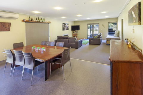 Kickenback Lodge - VIC Tourism 2