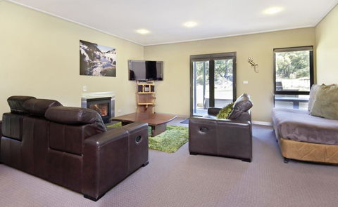 Kickenback Lodge - VIC Tourism 1