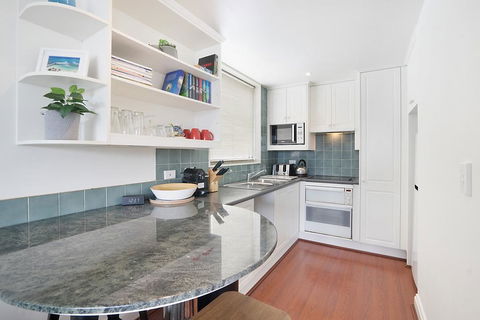 King Size Studio With Water View, Walk To The City - VIC Tourism 1