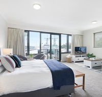 King size studio with water view walk to the city - VIC Tourism