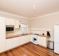 Kinross on Cox Sweet Neat  Simple  Wifi - VIC Tourism