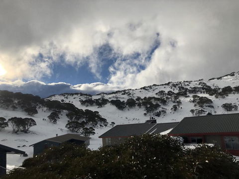 Knockshannoch Ski Lodge - VIC Tourism 3