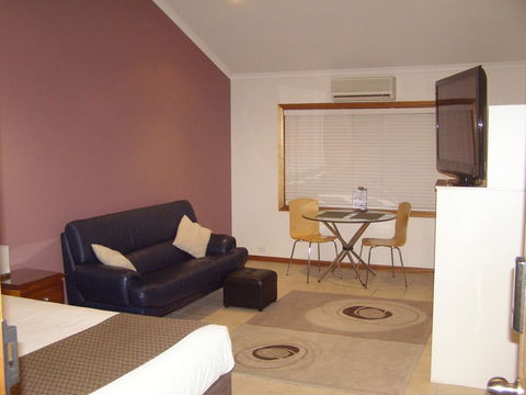 Koala Tree Motel - VIC Tourism 2