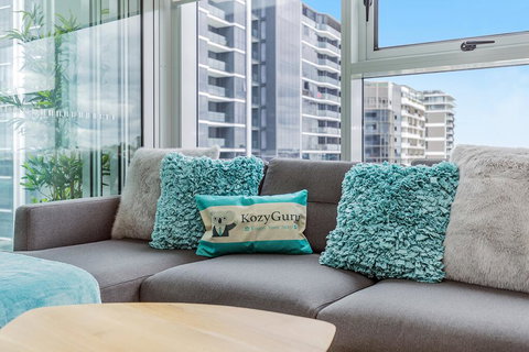 KOZYGURU NEWSTEAD DESIGNER 2 BED APT FREE PARKING POOL + GYM QNE088 - VIC Tourism 2