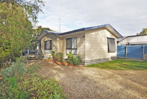 KYEEMA - FREE WIFI & NETFLIX - PET FRIENDLY (OUTSIDE ONLY) - VIC Tourism 0