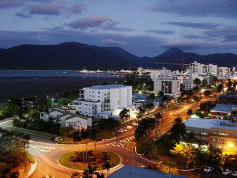 Lake Central Cairns - VIC Tourism 2