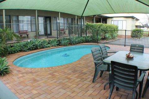Lake Forbes Motel - VIC Tourism 2