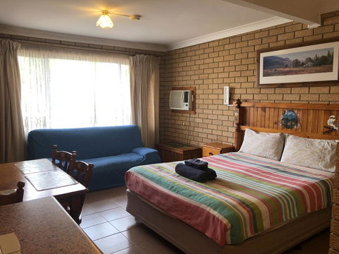 Lake Front Motel - VIC Tourism 0