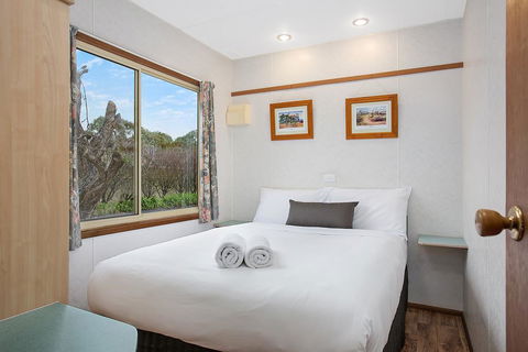 Lake Hamilton Motor Village And Caravan Park - VIC Tourism 3