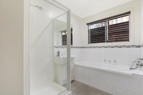 Lake House - VIC Tourism 3