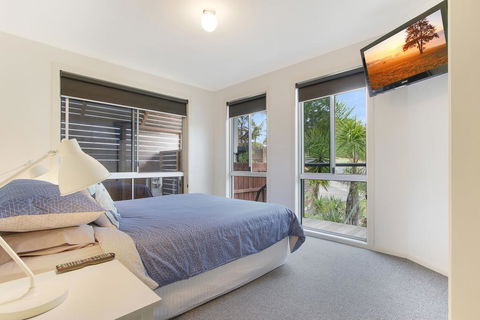 Lake House - VIC Tourism 1