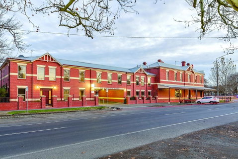 Lake Inn - Ballarat - VIC Tourism 0