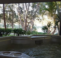 Lake Russell Lakeside Retreat - VIC Tourism