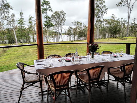Lake Tinaroo Waterfrontage - VIC Tourism 1