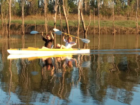 Lake Tinaroo Waterfrontage - VIC Tourism 3