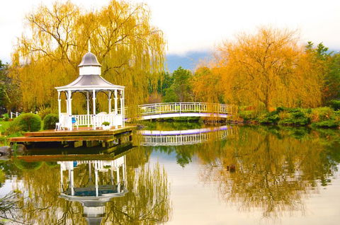 Lakeside Cottage Luxury B&B - VIC Tourism 0