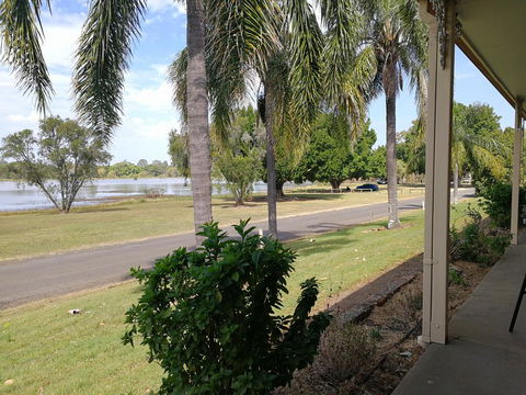 Lakeside Lodge Motel - VIC Tourism 0
