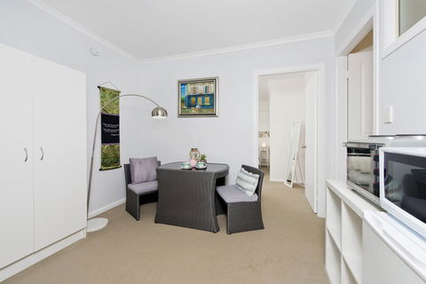 Laze Dayz At Lighthouse - Studio With Shared Pool - VIC Tourism 1