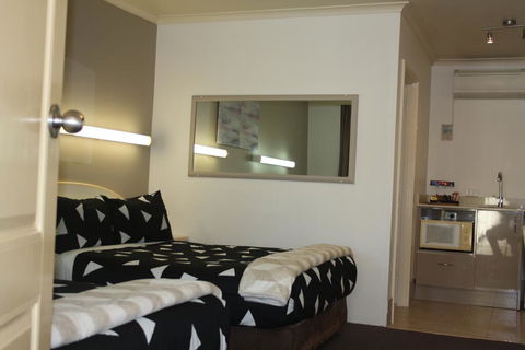 Leagues Motel - VIC Tourism 3