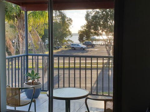 Lemon Tree Waterfront Apartments - VIC Tourism 2