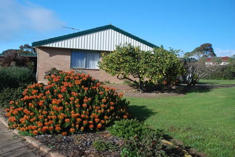 Lemontree Cottage - VIC Tourism 0