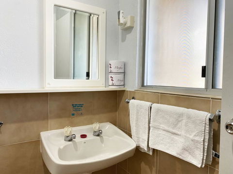 Limestone Coast Tourist Park - VIC Tourism 0