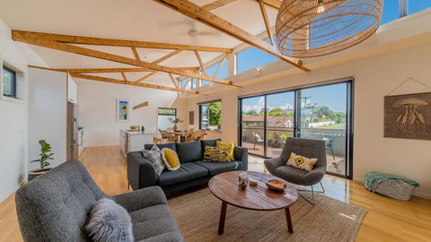 Luxe Townhouse - Linen/WiFi Included - VIC Tourism 1