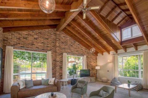 Luxurious Home On 5 Acres, Close To CBD - Sleeps 18 - VIC Tourism 0