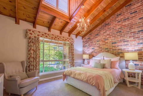 Luxurious Home On 5 Acres, Close To CBD - Sleeps 18 - VIC Tourism 2